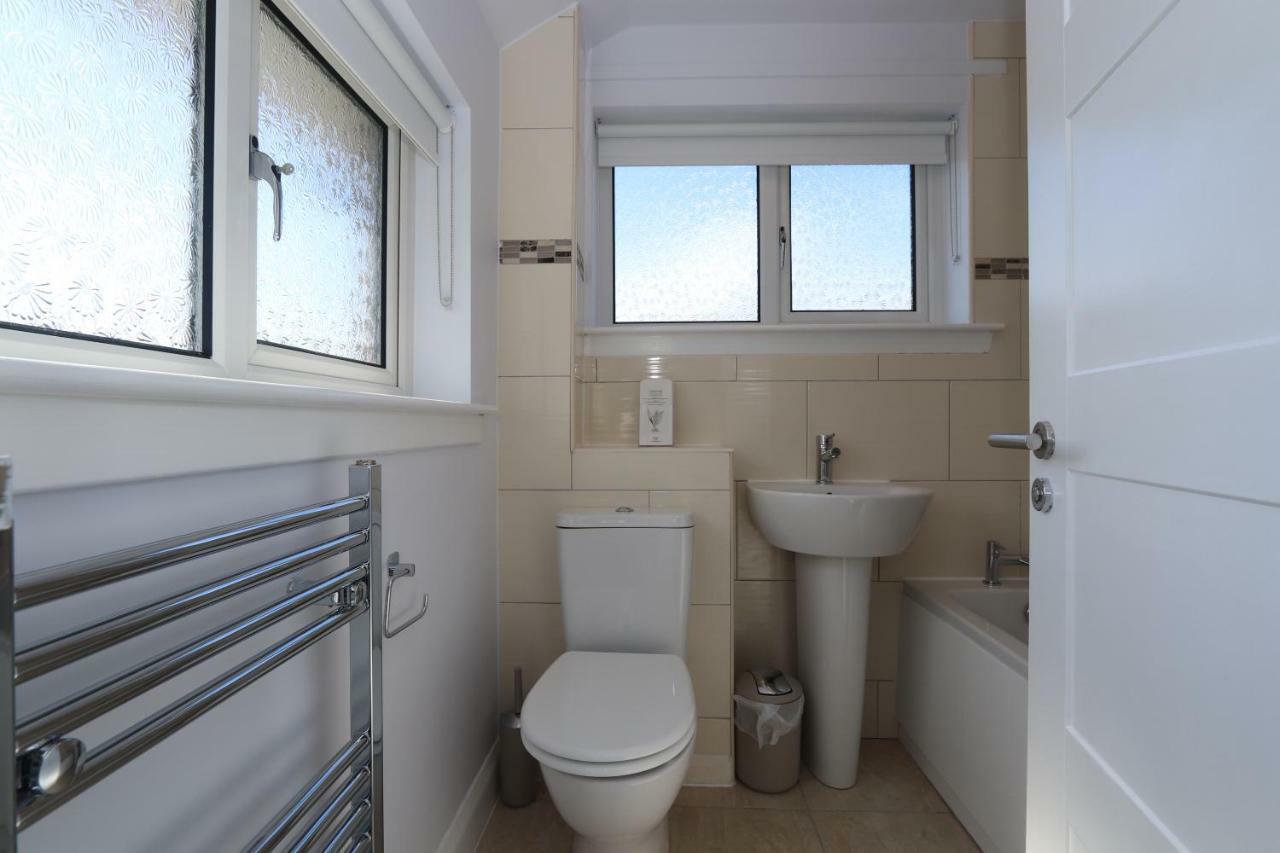 Dunfermline - Luxury 3 Bedroom 2 Bathroom Detached House With Garden Exterior foto